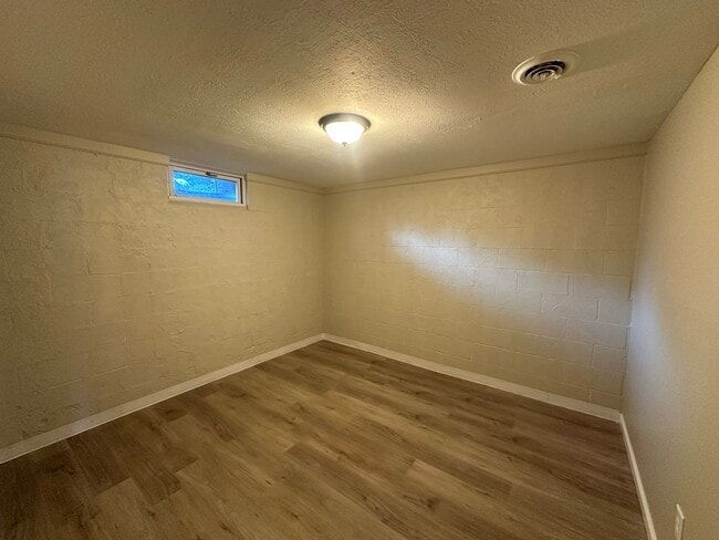 Building Photo - 6935 Tippecanoe Rd