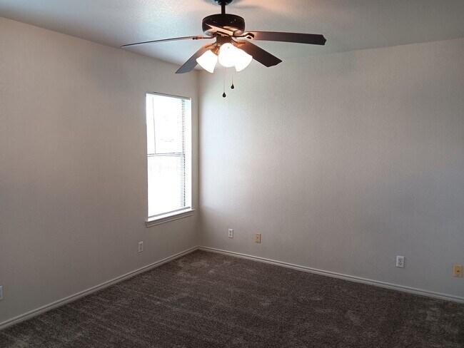 Building Photo - 914 McDaniel Cir