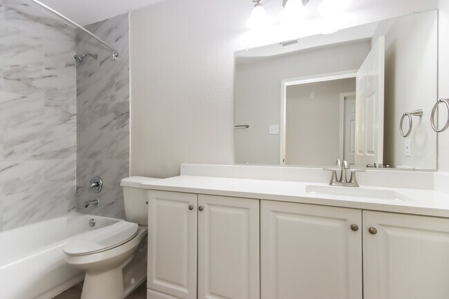 Building Photo - 910 Taylor Ridge Dr