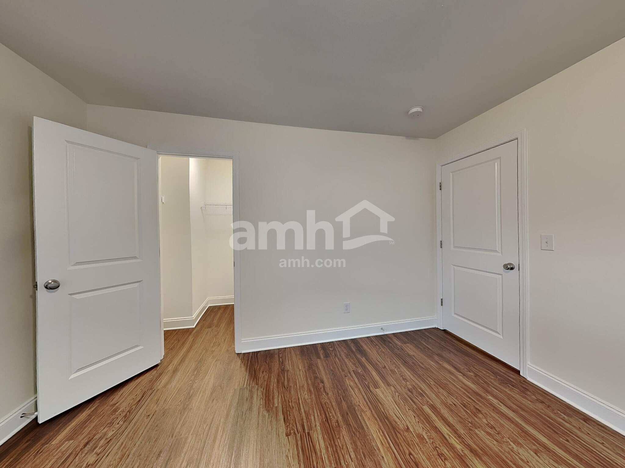 Building Photo - 1323 Lomond Dr