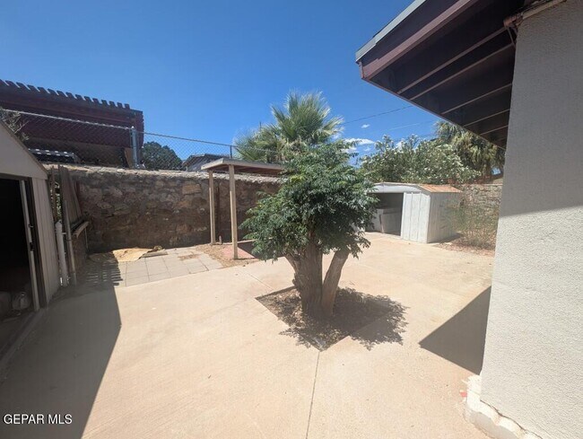 Building Photo - 3917 Volcanic Ave