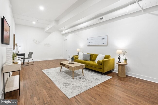 Building Photo - 240 Hermitage St