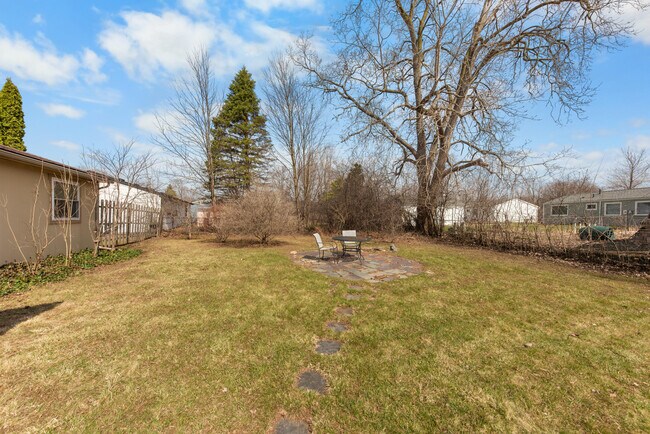 Building Photo - 2 Faust Ct