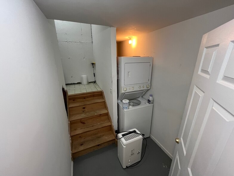 Building Photo - 40 Old Northport Rd