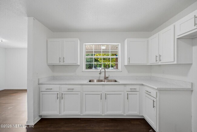 Building Photo - 2117 W 39th St