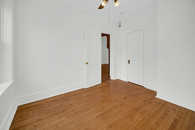 Building Photo - 1002 N Western Ave