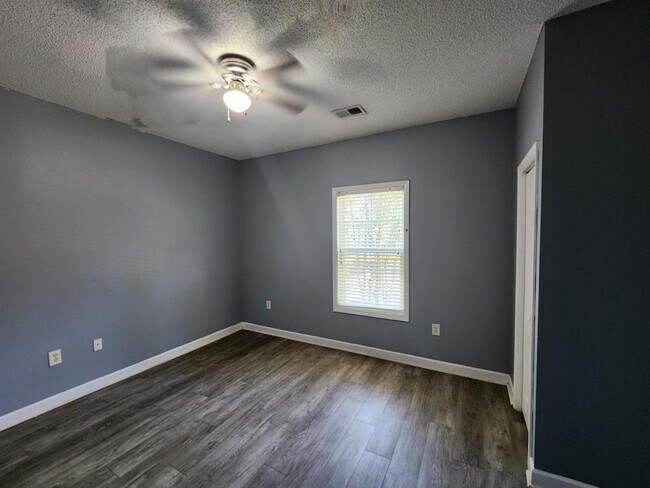 Building Photo - 302 Kiskadee Loop