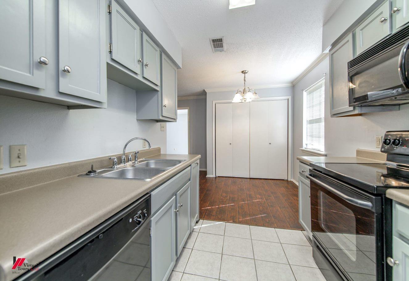 Building Photo - 3636 Greenacres Place Dr