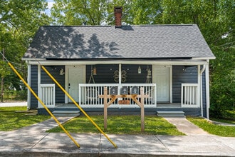 Building Photo - Hapeville - 724B