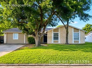 Building Photo - 1406 Meadows Dr