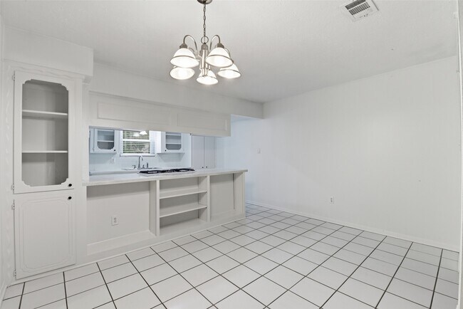 Building Photo - 2115 Oak Shores Dr