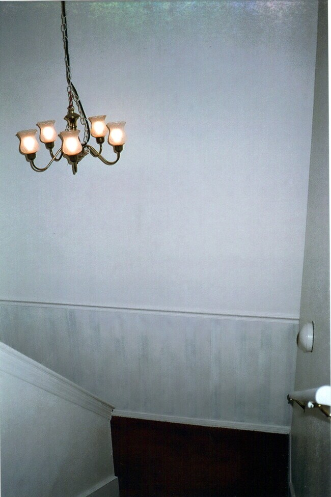 Building Photo - 1511a Kings Rd