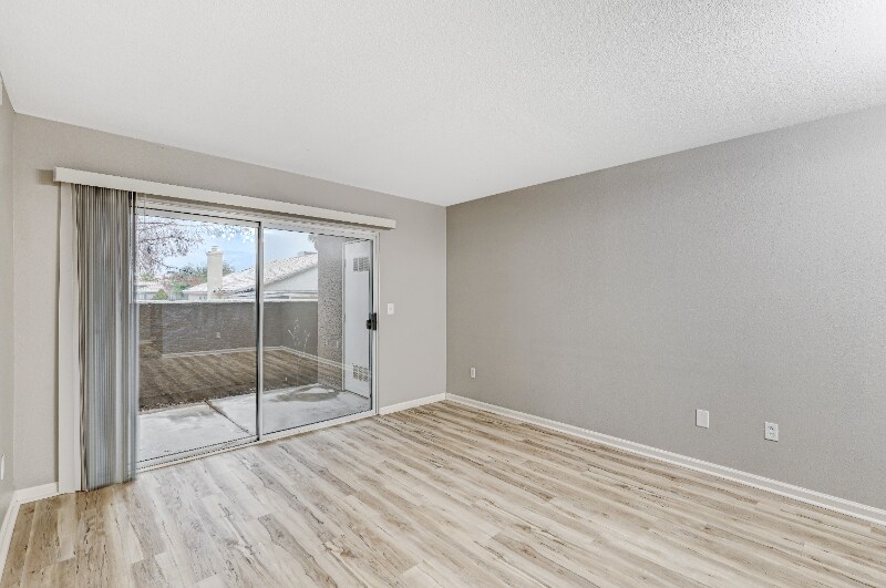 Building Photo - 8070 W Russell Rd