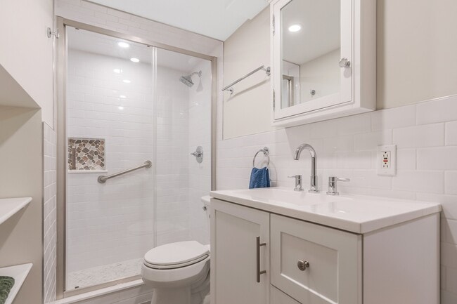 Building Photo - 209.5 4th St