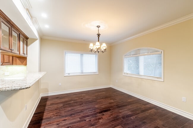 Building Photo - 2347 Fox Hills Dr