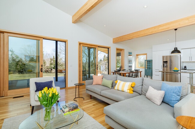 Building Photo - 22 St Mary's Rd