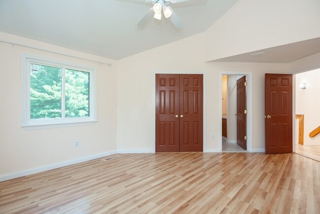 Building Photo - 10 E Bluff Rd