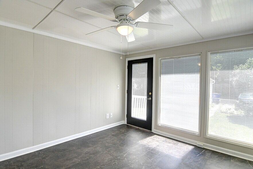 Building Photo - 523 Watervliet Ave