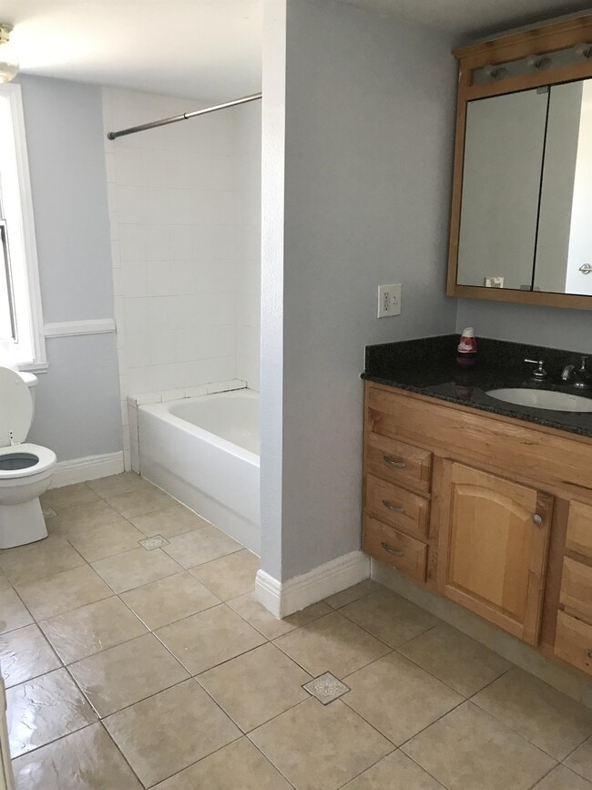 Building Photo - 1000 S Semoran Blvd