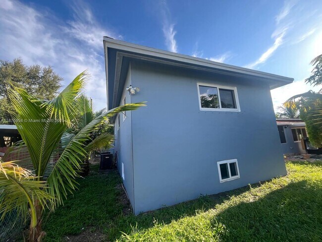 Building Photo - 1330 NE 203rd St