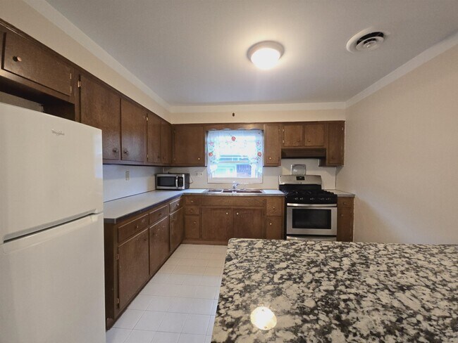 Building Photo - 1000 Avenue C