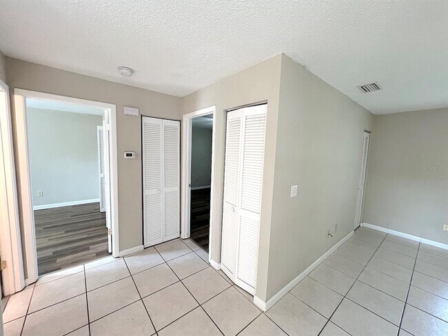 Building Photo - 2 Plateau Ln