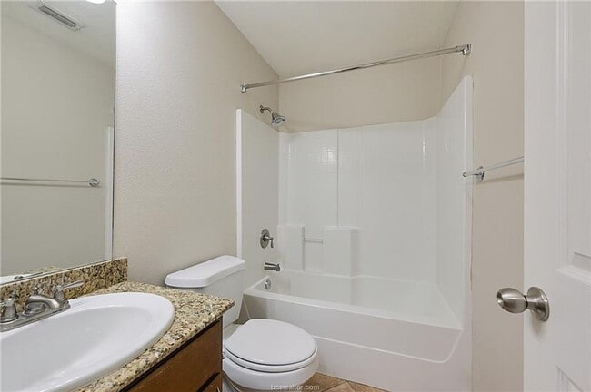 Building Photo - Adorable 3 Bed/2Bath Townhome Pre-Leasing for July 2026!