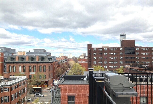 Building Photo - 10 E Springfield St