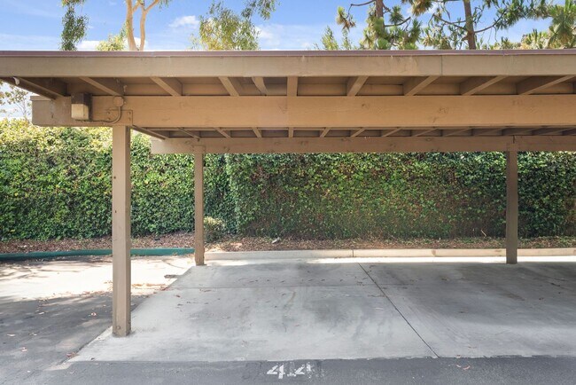 Building Photo - Stunning 1 Bedroom 1 Bath in Dana Point