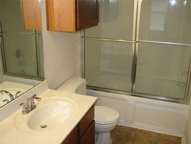 Building Photo - 123 Bayliss St