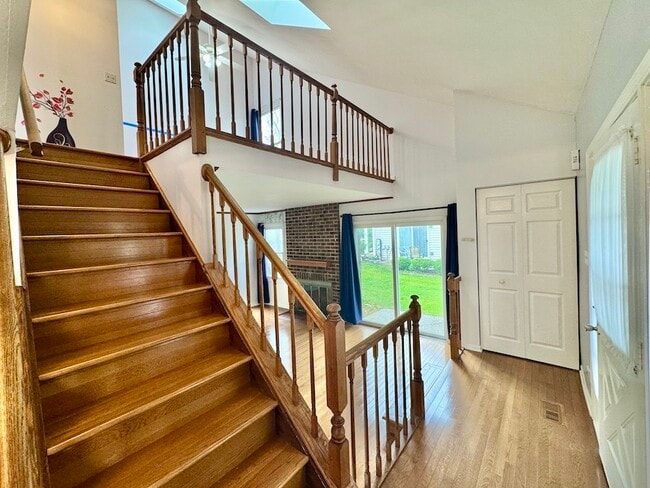 Building Photo - 2760 College Hill Cir