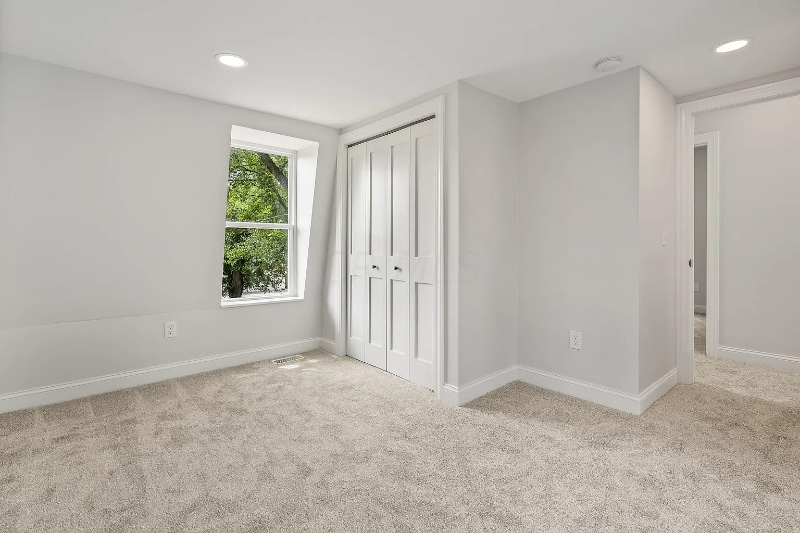 Building Photo - 473 E Sycamore St