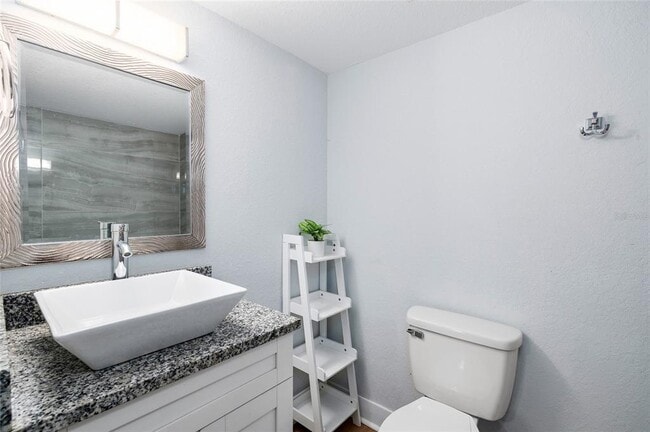 Building Photo - 2606 W Henry Ave