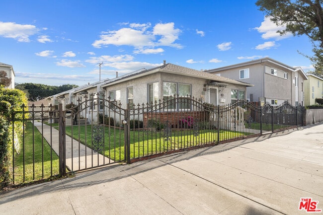 Building Photo - 1/2 Ocean Park Blvd