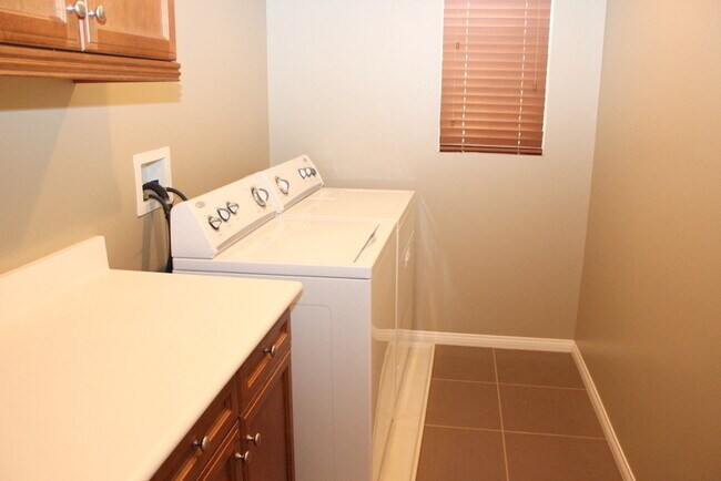Building Photo - Coming Soon! Stunning 3 level 3/2.5 home l...