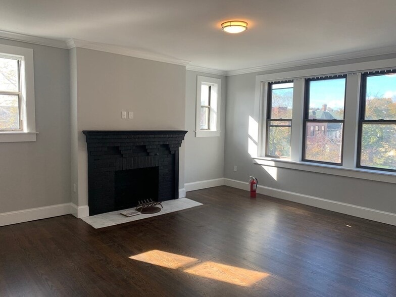Primary Photo - 101 Longwood Ave