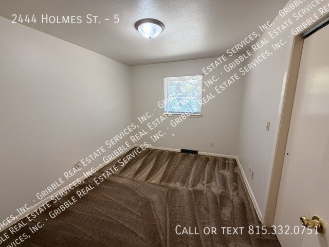 Building Photo - 2444 Holmes St