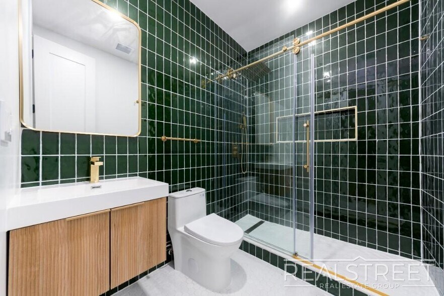 Building Photo - Brand New 5 bed 5 Bath Duplex with 2 Roof ...