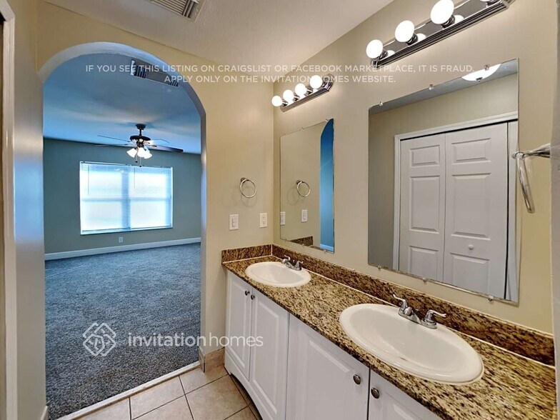 Building Photo - 28003 SW 135th Ave