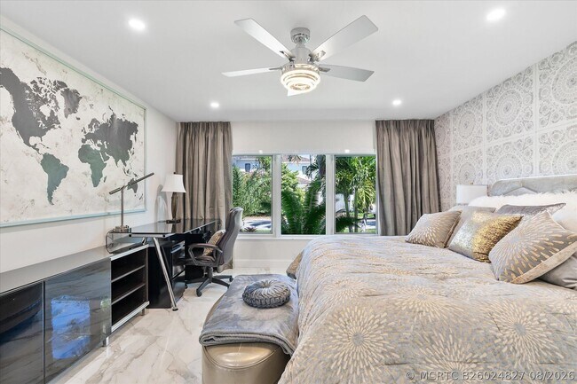 Building Photo - 207 Royal Palm Dr