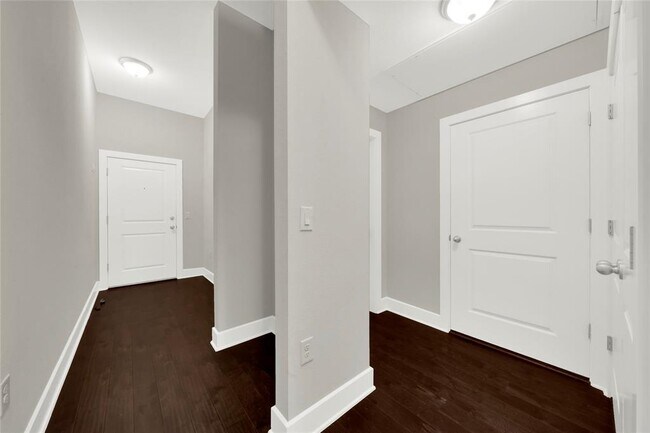 Building Photo - 1011 Studemont St