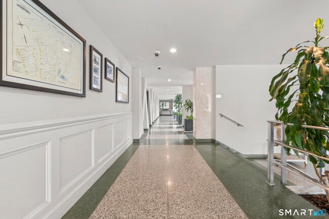 Building Photo - 444 Bedford St