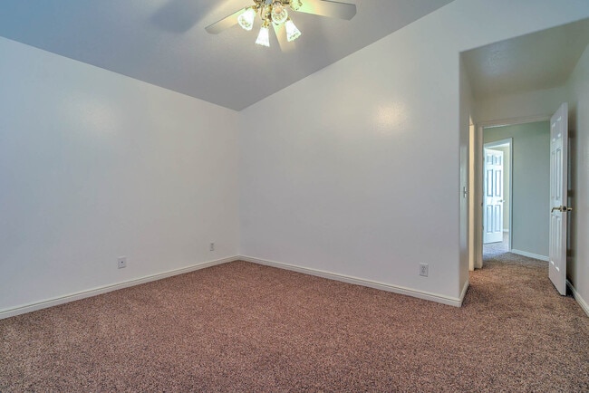 Building Photo - Beautiful Home in Green Valley