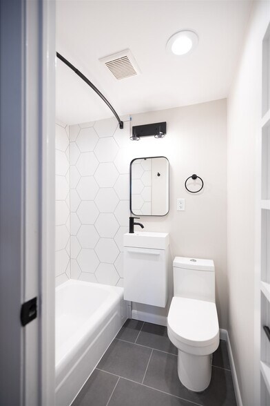 Building Photo - 158-161 Saint Botolph Unit 7F