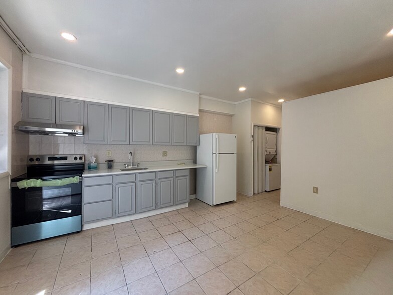 main space - 1000 Christian St