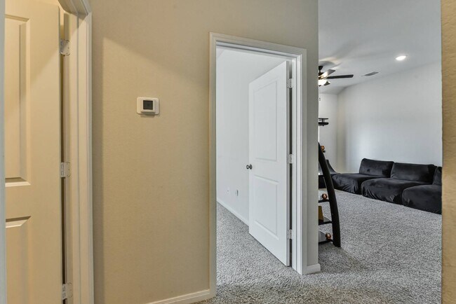 Building Photo - 6306 Golden Gate Dr