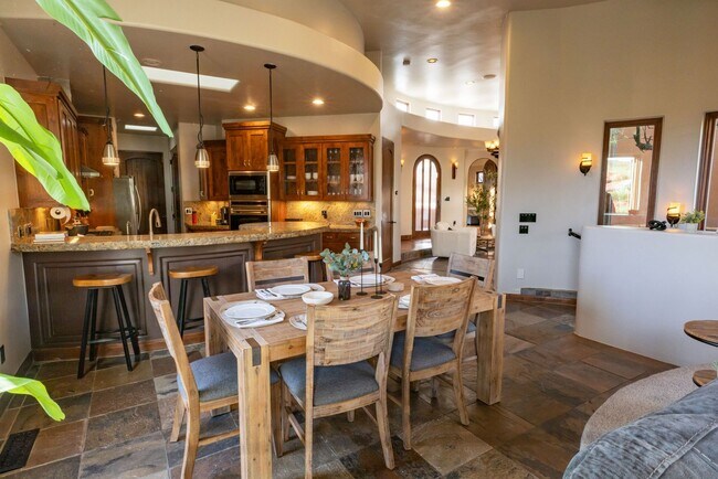 Building Photo - Furnished 3 Bedroom Entrada Home!!