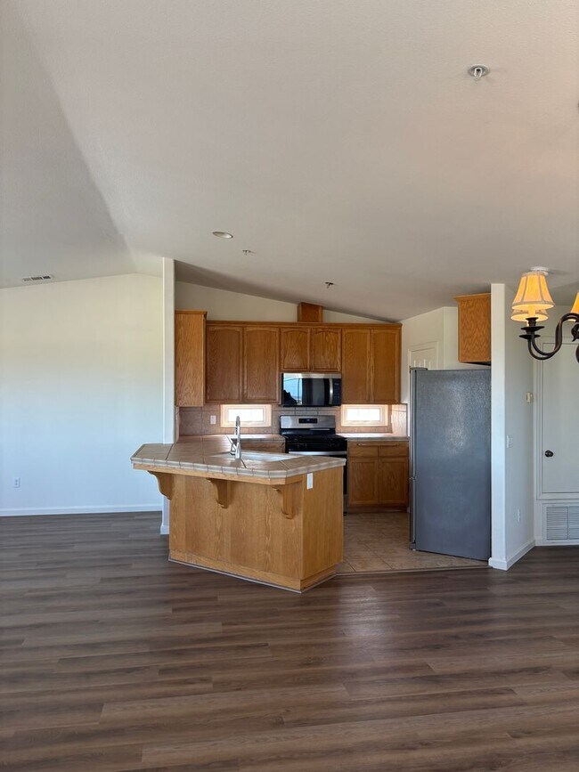 Building Photo - P32000