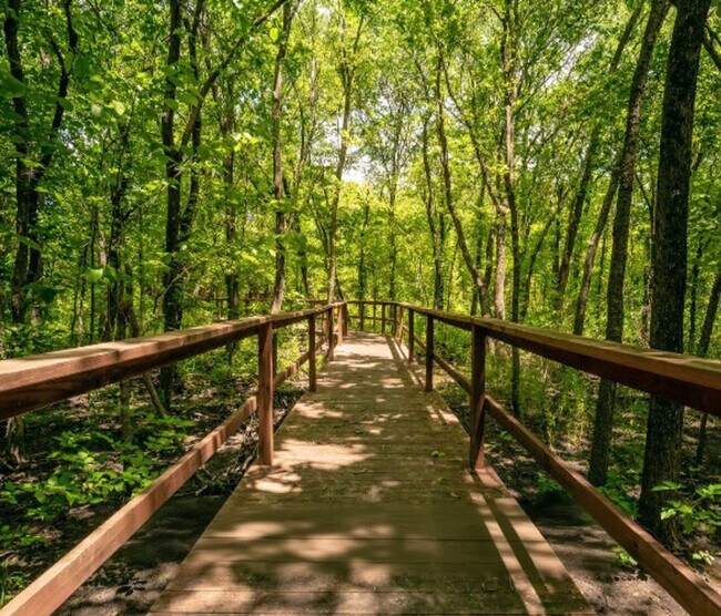 Building Photo - 2 St Charles Pl