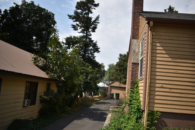 Building Photo - 229 Cherry St